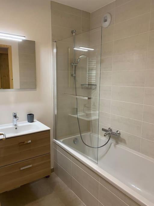 Gorgeous 2 Bedroom, 2 Full Bath, Ski In Apartment! Winner Of 2025 And 2024 Traveller Award! Morzine Ngoại thất bức ảnh